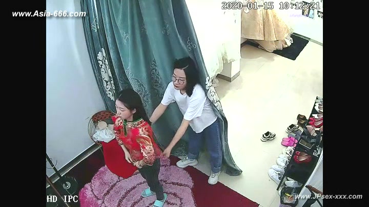 Hackers use the camera to remote monitoring of a lover's home life.***