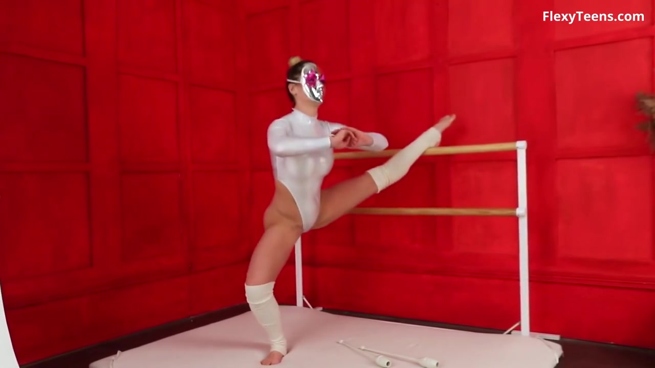 Russian Babe Myra Extremely Hot Gymnastics