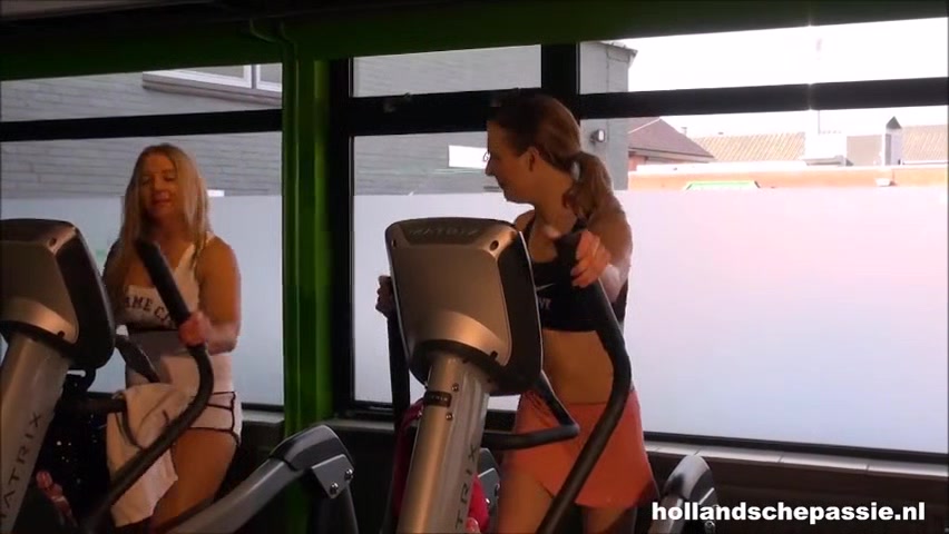 Dutch Clown Visits the Gym for Sex - Passie.Nl