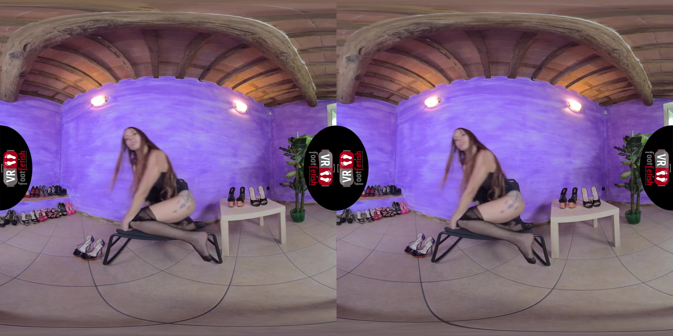 Gorgeous Elettra Takes Off Her Black Pantyhose And Flaunts Her Sexy Feet - Dancer with Incredible Legs Foot Fetish VR