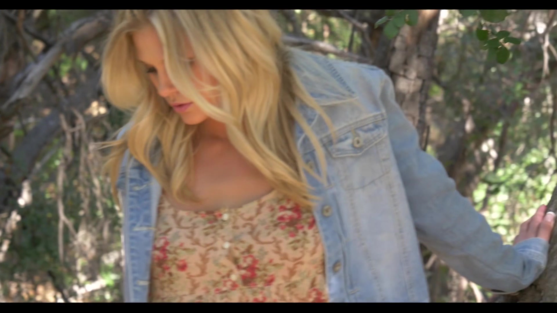 Scarlet Red In The Woods - Perv Milf And Teens