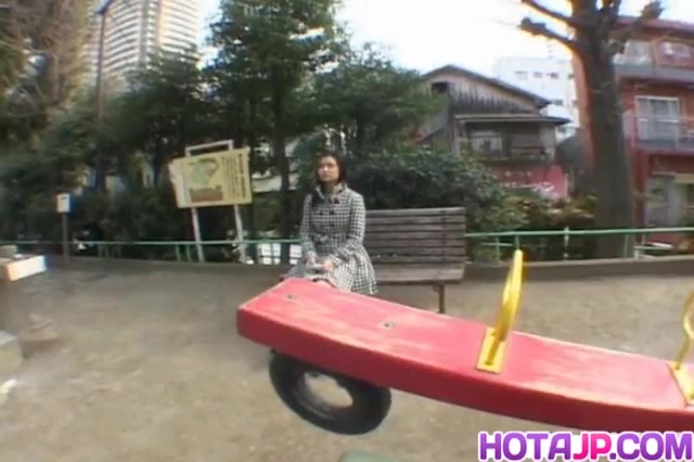 Maria Ozawa shows her hot cleavage outdoor