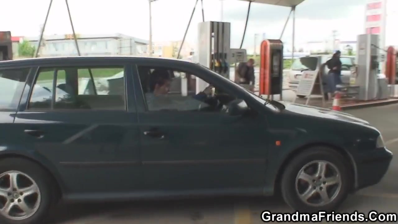 Guys Pick Up And Fuck Hot Grandma In The Fields