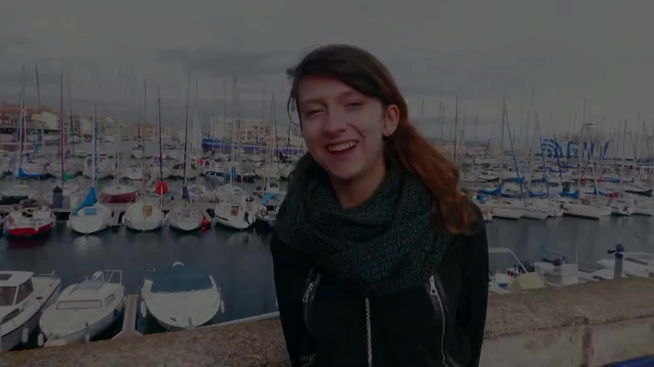 Cat In Mini plays it quits... - Jacquie et Michel TV