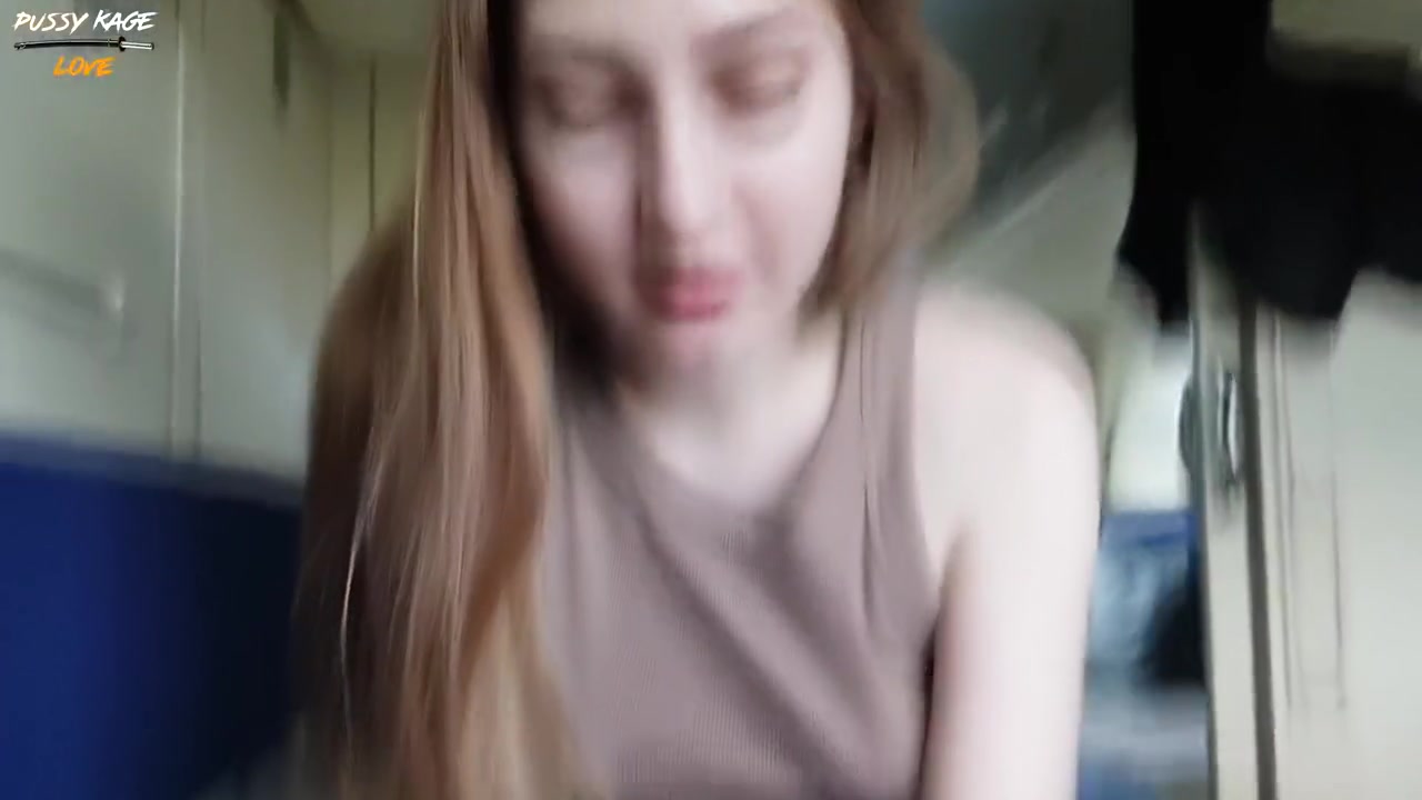 Otpusk Vozbuzhdennoi Studentki V Poezde. Strastno Nakinulas Na Moi Chlen I Poluchila Spermu Na Lico