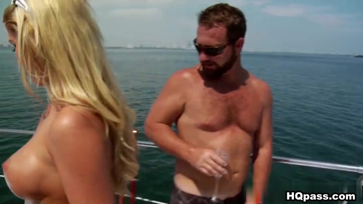MilfHunter - The love boat