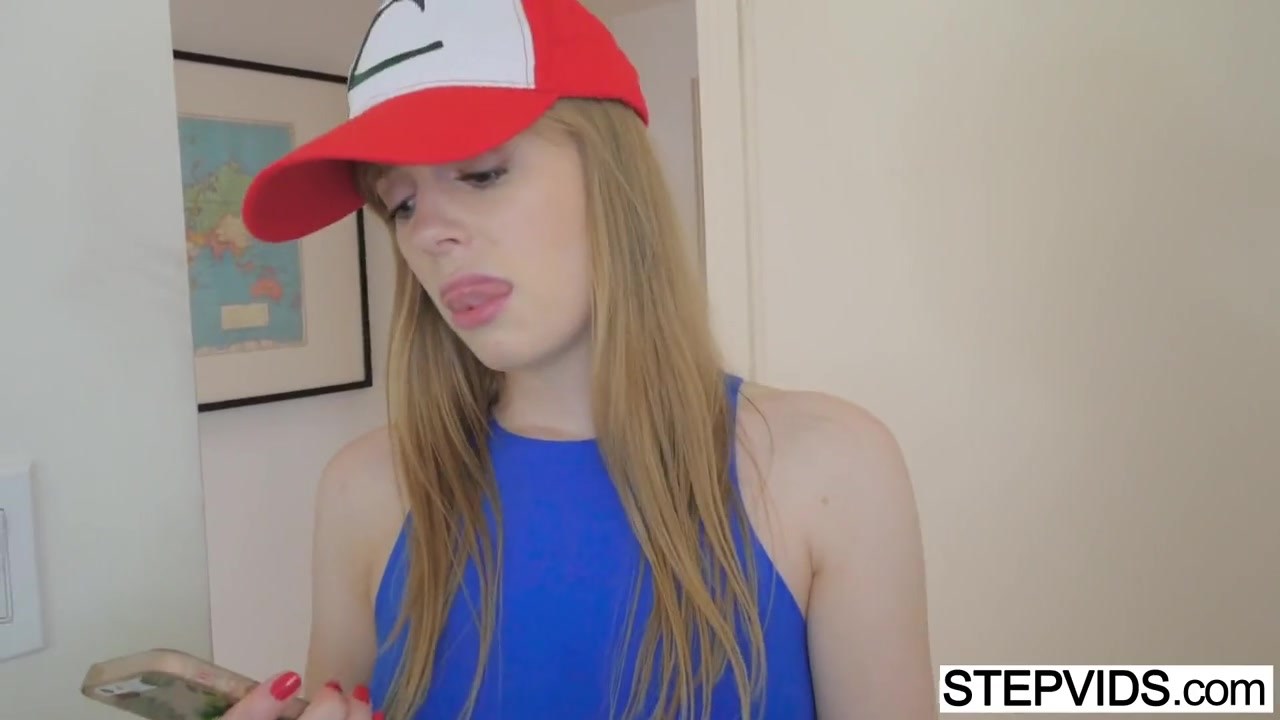 Nerd Dolly Leigh Fucks With Her Stepbro
