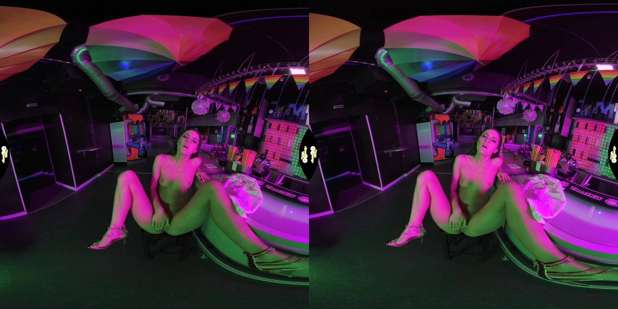Solo On Bar - SqueezeVR