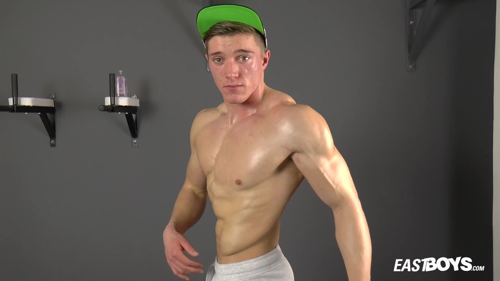 Larry Mccormick - Handsome Muscle Boy Flexing And Wanking