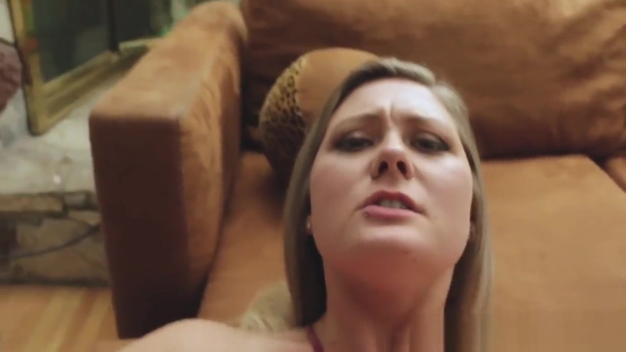 Horny stepsis sucks cock