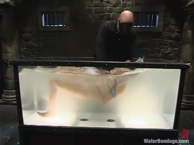 Keeani Lei in Waterbondage Video