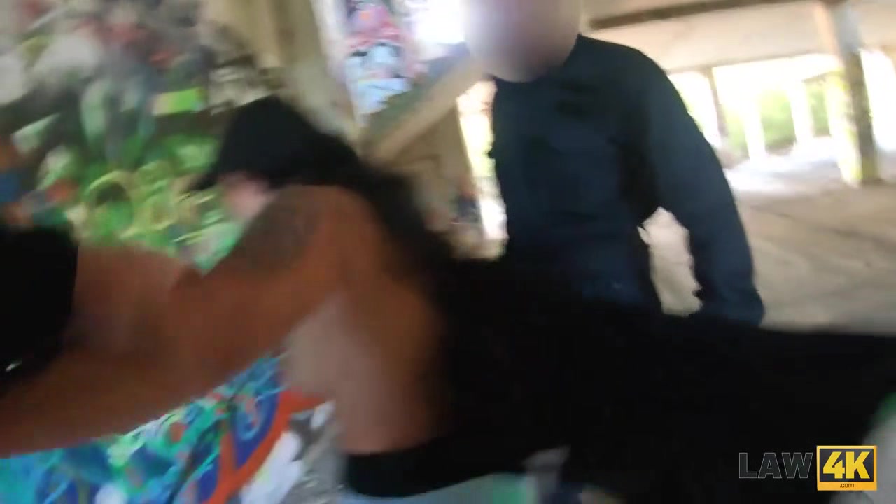 LAW4k. Graffiti girl is caught by policemen who fuck her together