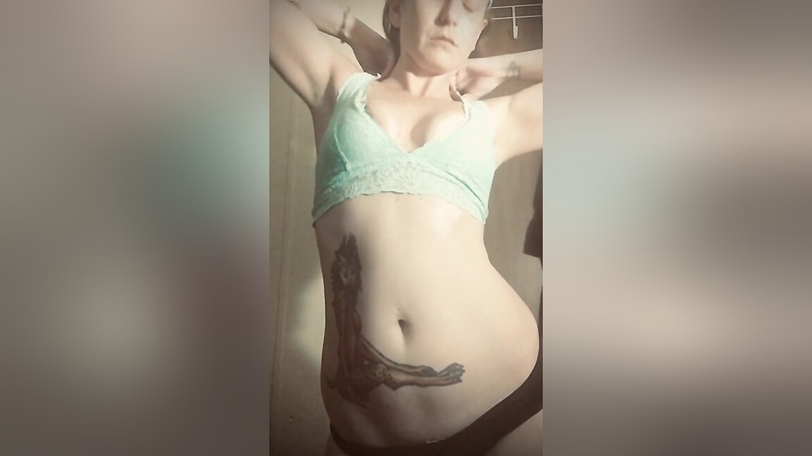 Sexy Girlfriend Striptease - Ladythetramp