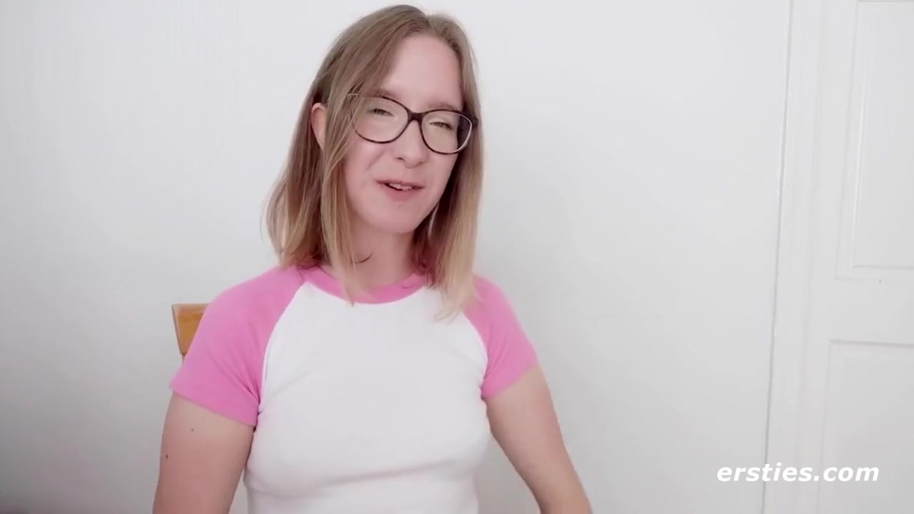 Amelia Masturbates Next To The Ocean