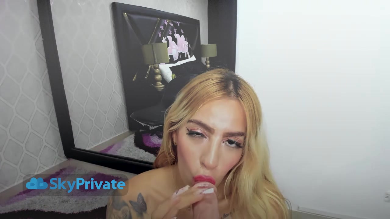 SKYPRIVATE - Delicious Amelie Bridge's INTENSE SQUIRTS While Riding Her Pink Dildo