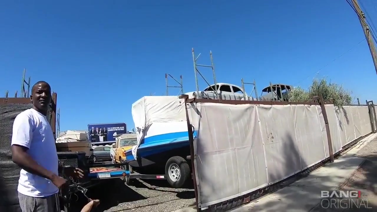 Omg! American Policeman Humiliates Front Black Criminals