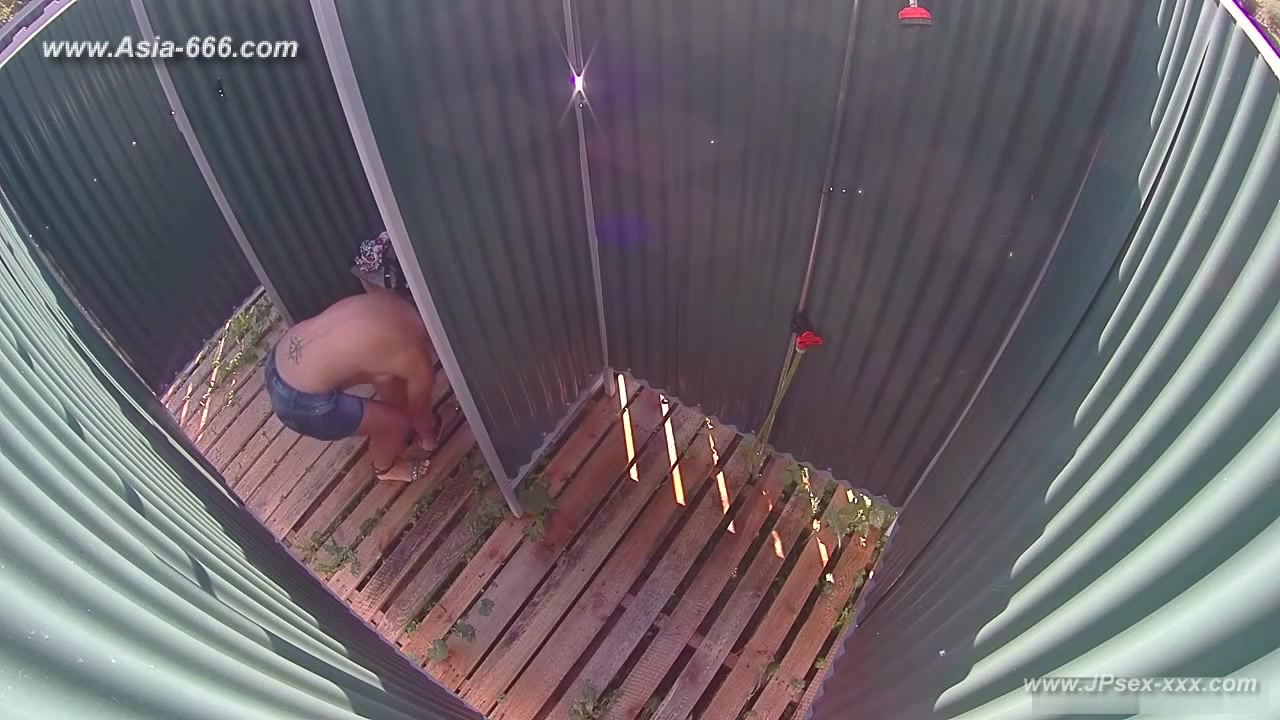 blonde girls shower.***