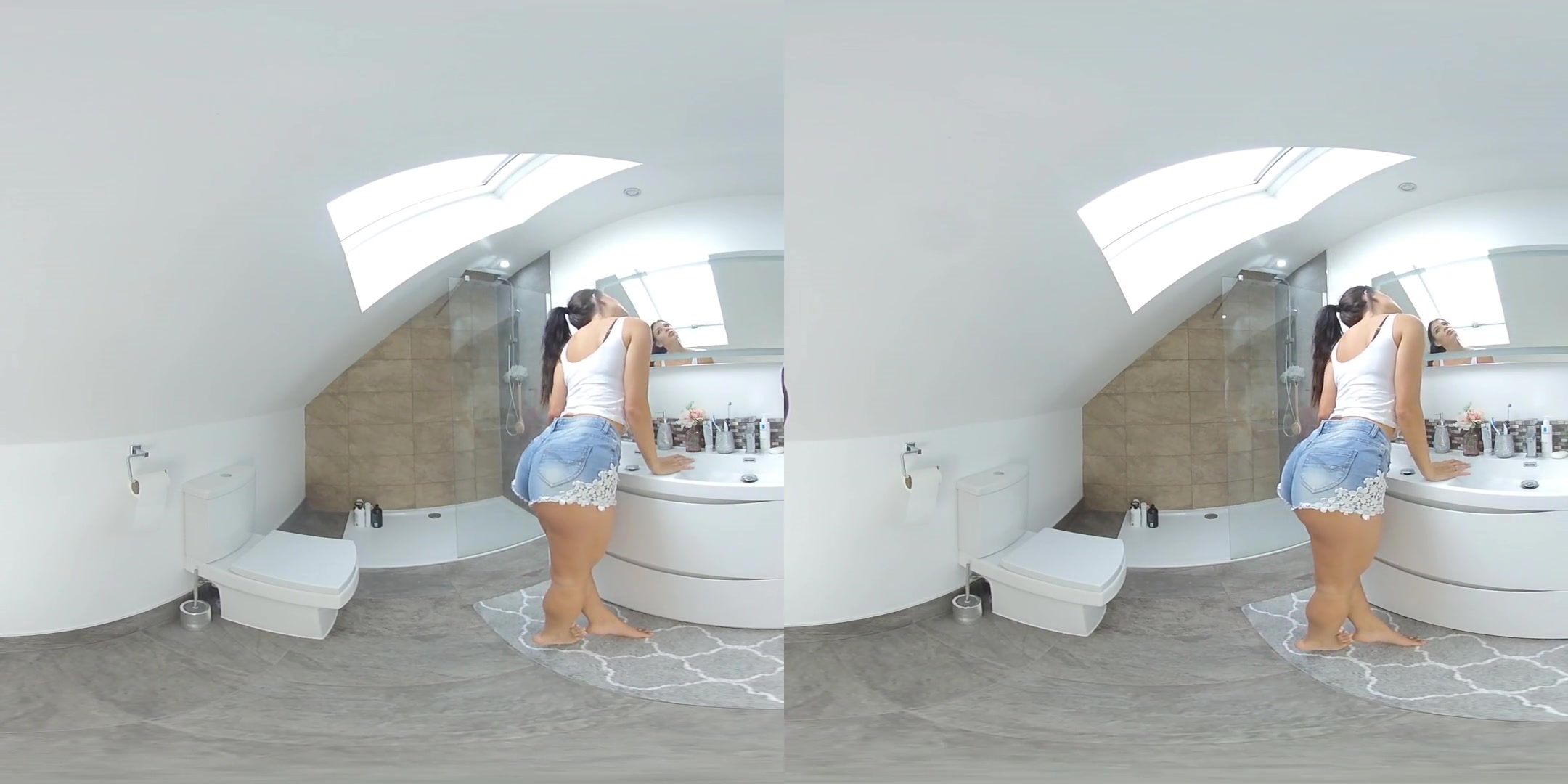 Roxy M, Bedroom Tease - SexLikeReal