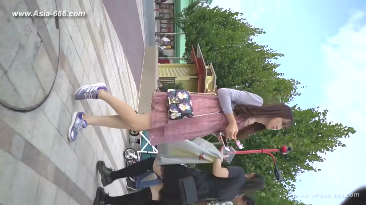 peeping chinese amateur upskirt.120