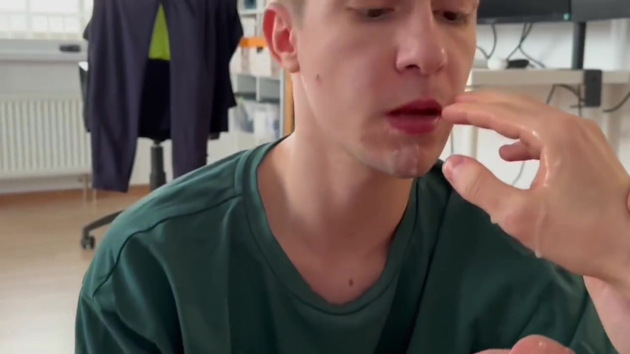 Seduced A Guy With A Big Dick Into Sex, Cummed On A Sweet Twink