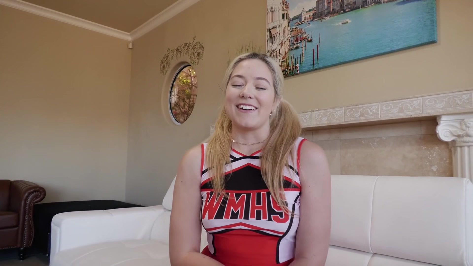 Cheerleader River Lynn Has A Big Booty