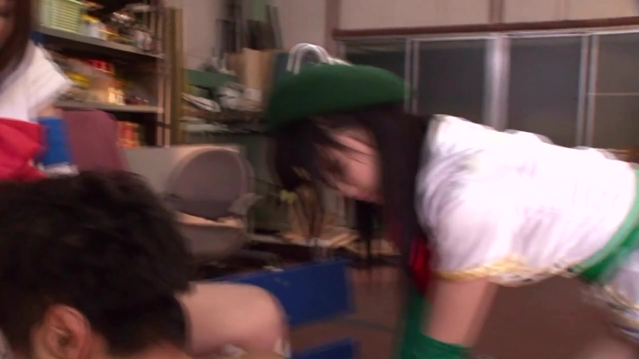 Mizuki Akai,Saki Okuda in Cosplay Gangbang in Car Garage - CosplayInJapan
