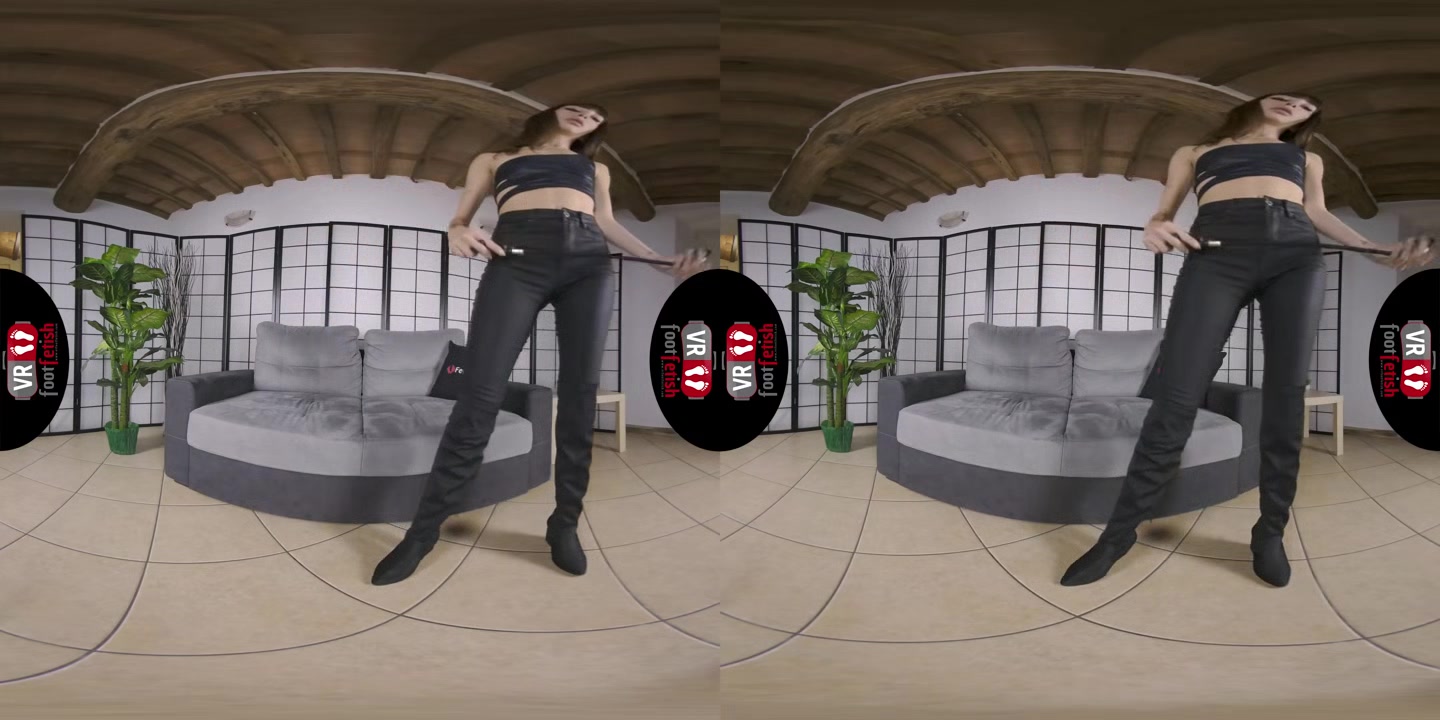 Super Attractive Brunette Teen Reine Vixen Showing Off Her Beautiful And Clean Feet In Vr Action - VRFootFetish