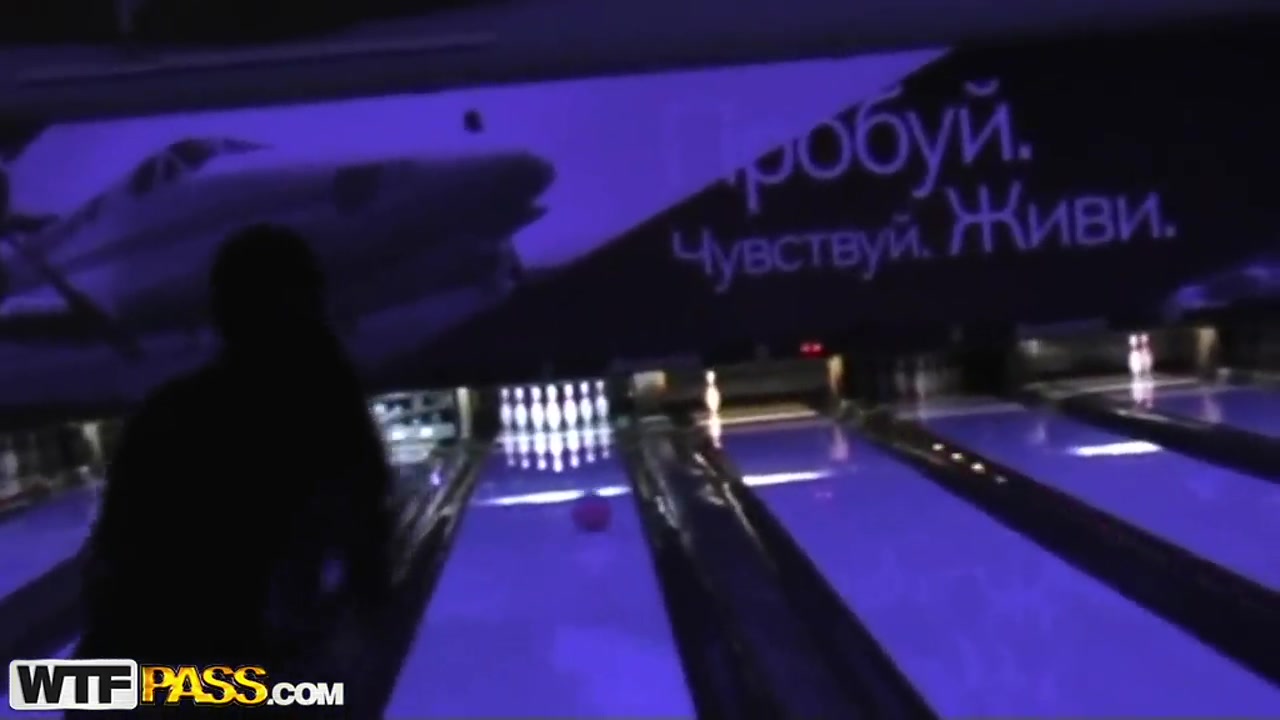 Man tries to seduce his GF to screw on camera