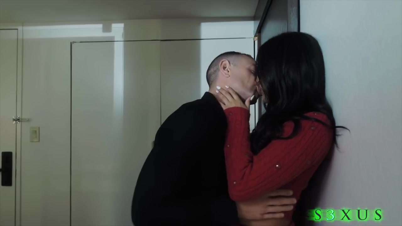 Busty Latina Bombshell Sophia Leone Bounces Her Booty On A Big Dick
