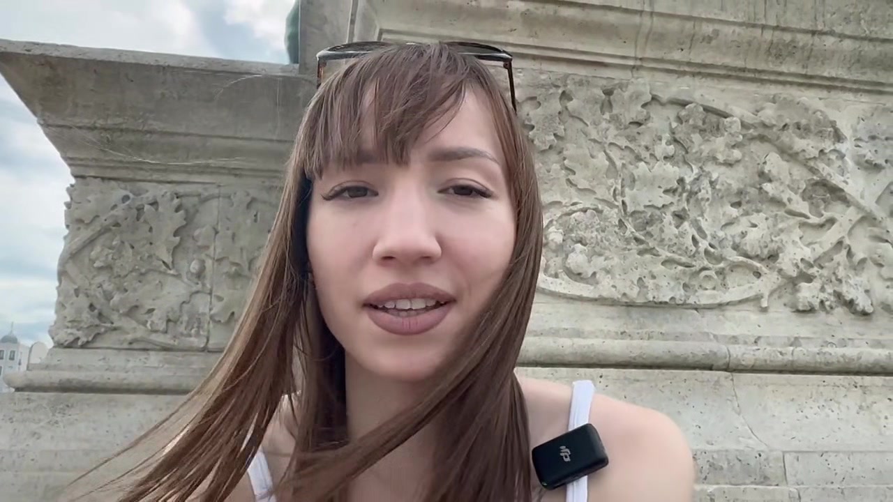 Chloe can't resist for long - Jacquie et Michel TV