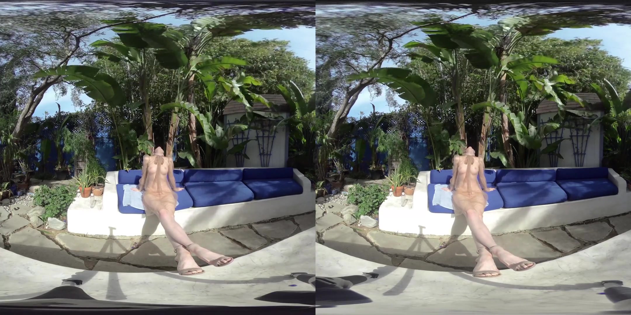 Oasis - Amazing Amateur Star Emily Bloom Outdoor Solo