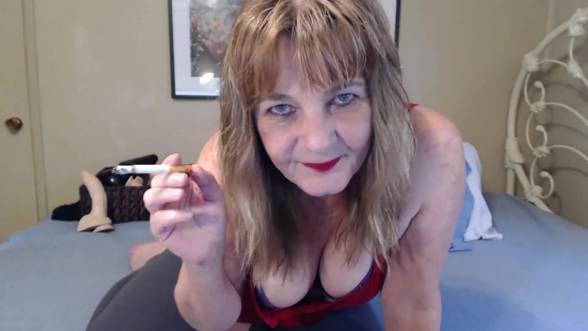Your Smoking Slut - TacAmateurs