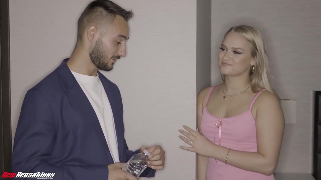 Is Open To Show Her Appreciation - Harley King