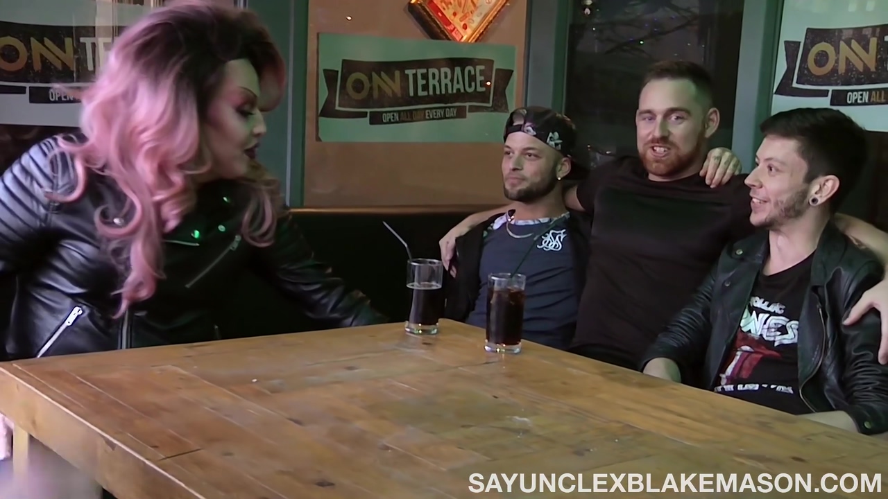 Drew Dixon And Xavier Sibley In Extras Fucked By