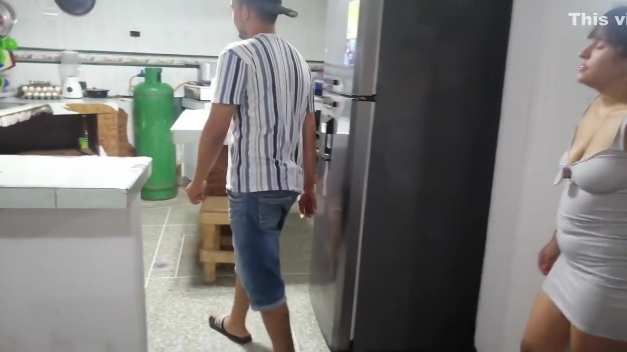 Se Me Dana Coladera Y Llamo Al Fontanero Pero Me Seduce Y Follamos Hasta Tragarme Su Leche