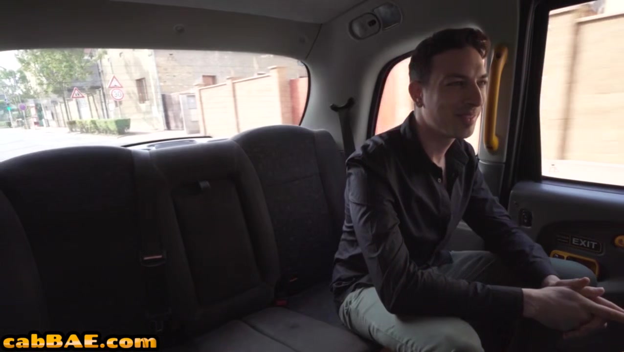 Curvy ink MILF cab driver cuntfucked in the back seat