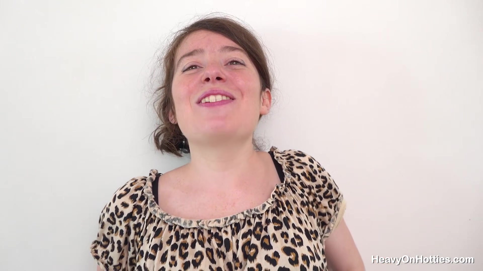 Clueless Dwarf With Noemie - HeavyOnHotties