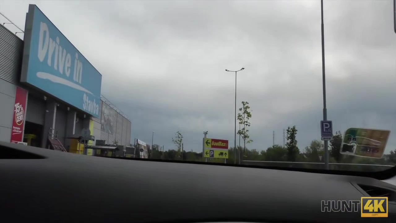 HUNT4K. Hunter seduces blonde at shopping center for dirty sex