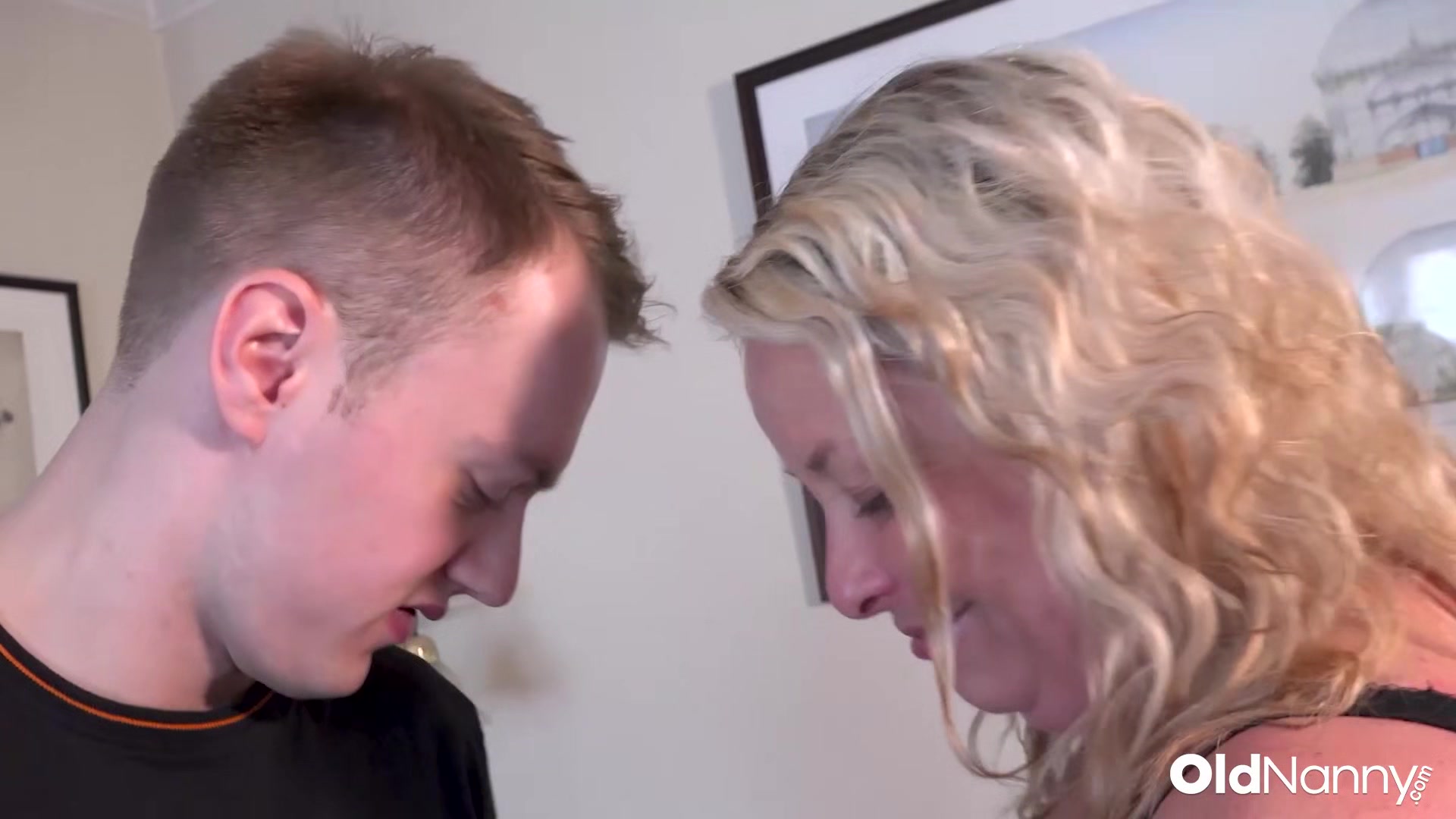 Handy Guy Fucks British Mature Blonde Vicky Anne Wet Pussy