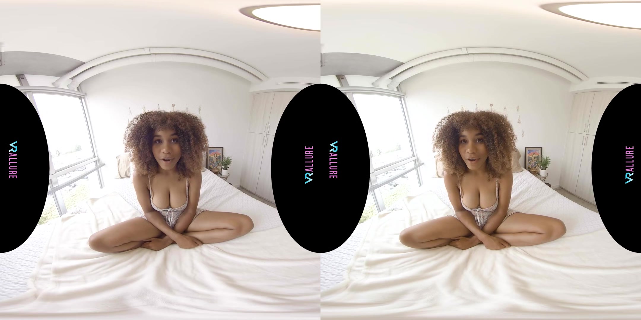 VRALLURE Come Hangout In My Bedroom!