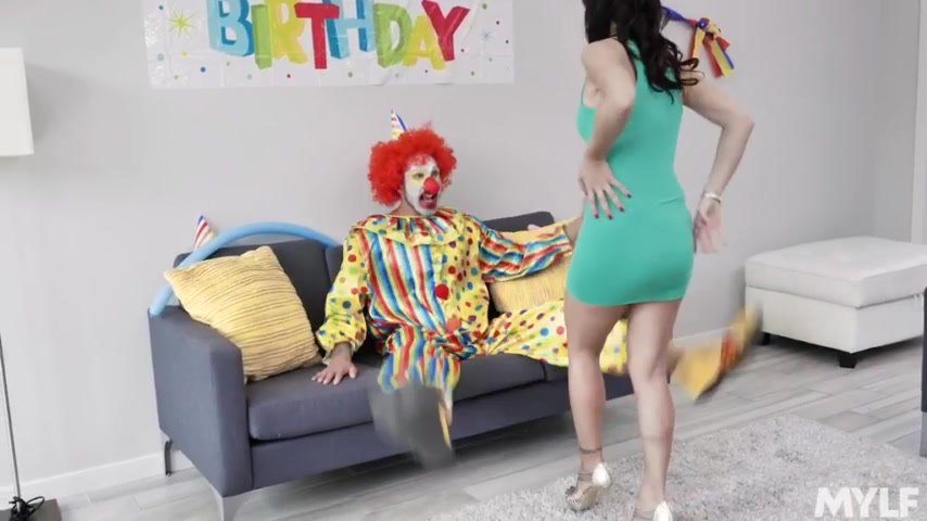 Horny Clown Dick Down - MYLF