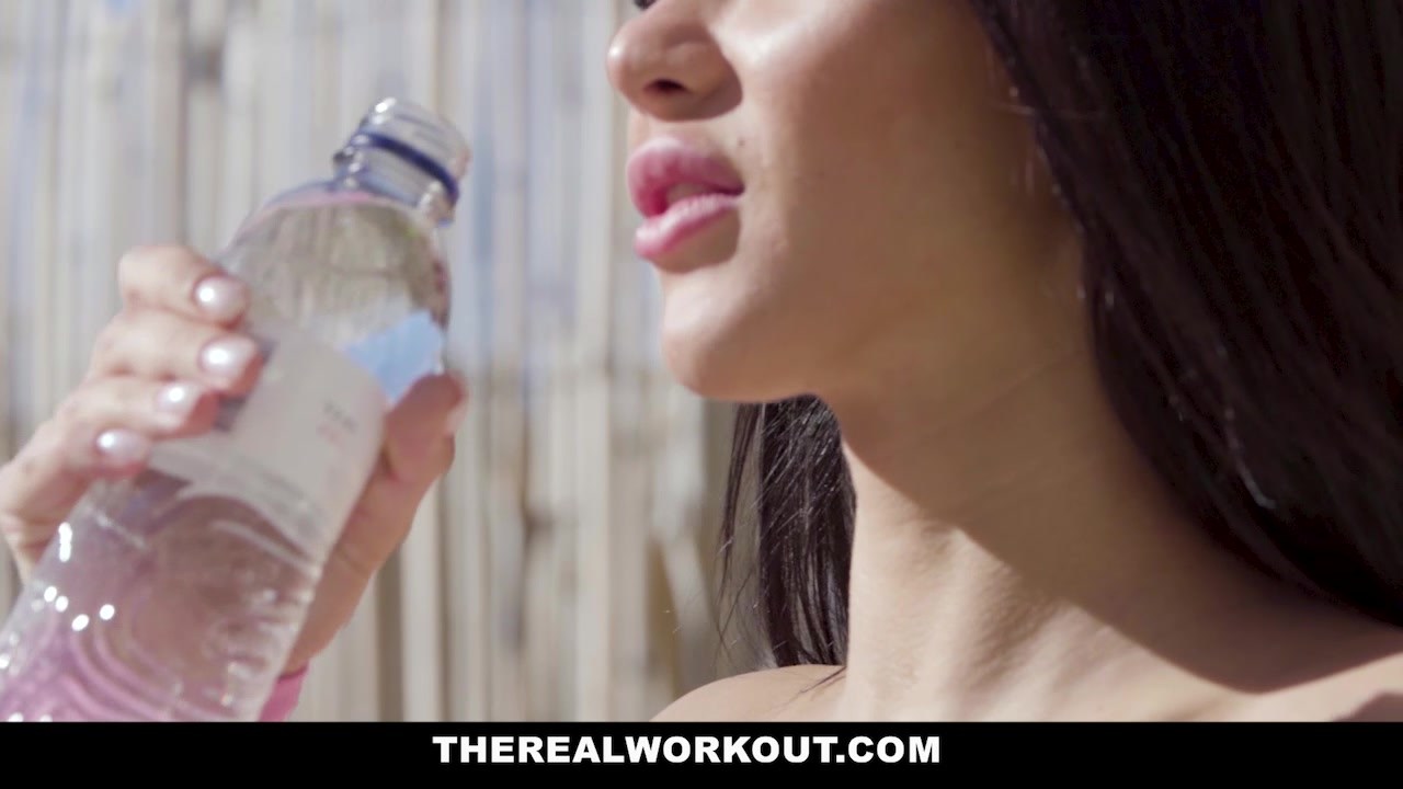 Katrin Tequila In Steel Buns In The Sun - Anna Thorne