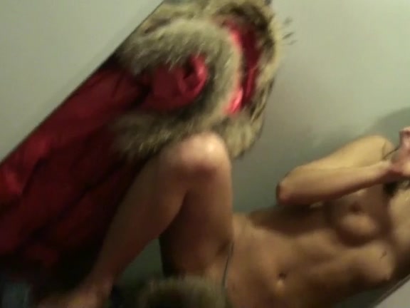 Unfathomable risky blow job in the fitting room