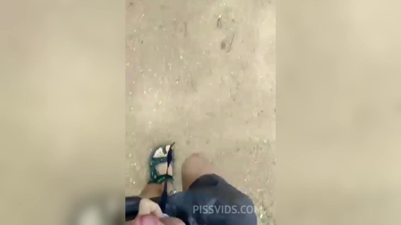 Masturbando na rua - PissVids