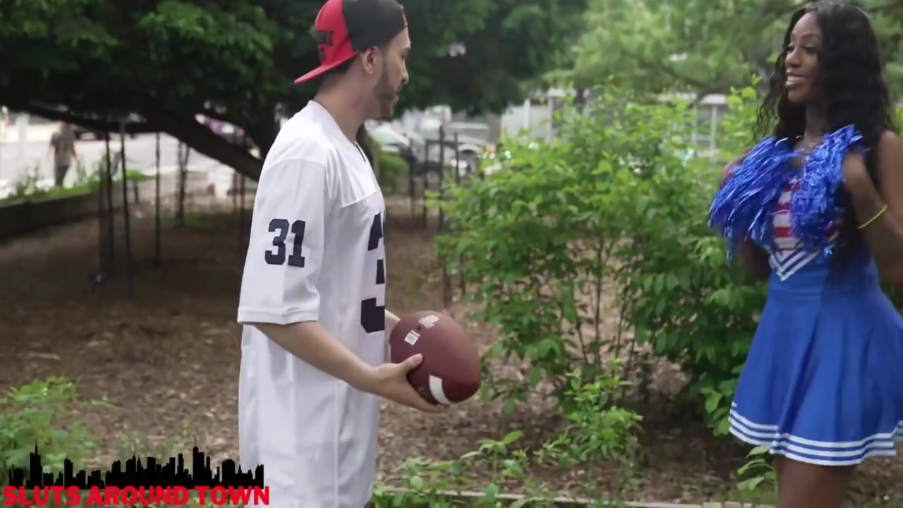 Cheerleader Motivates The Star Quarterback With Her Big Juicy Ass 6 Min - Tender Montana And Peter King