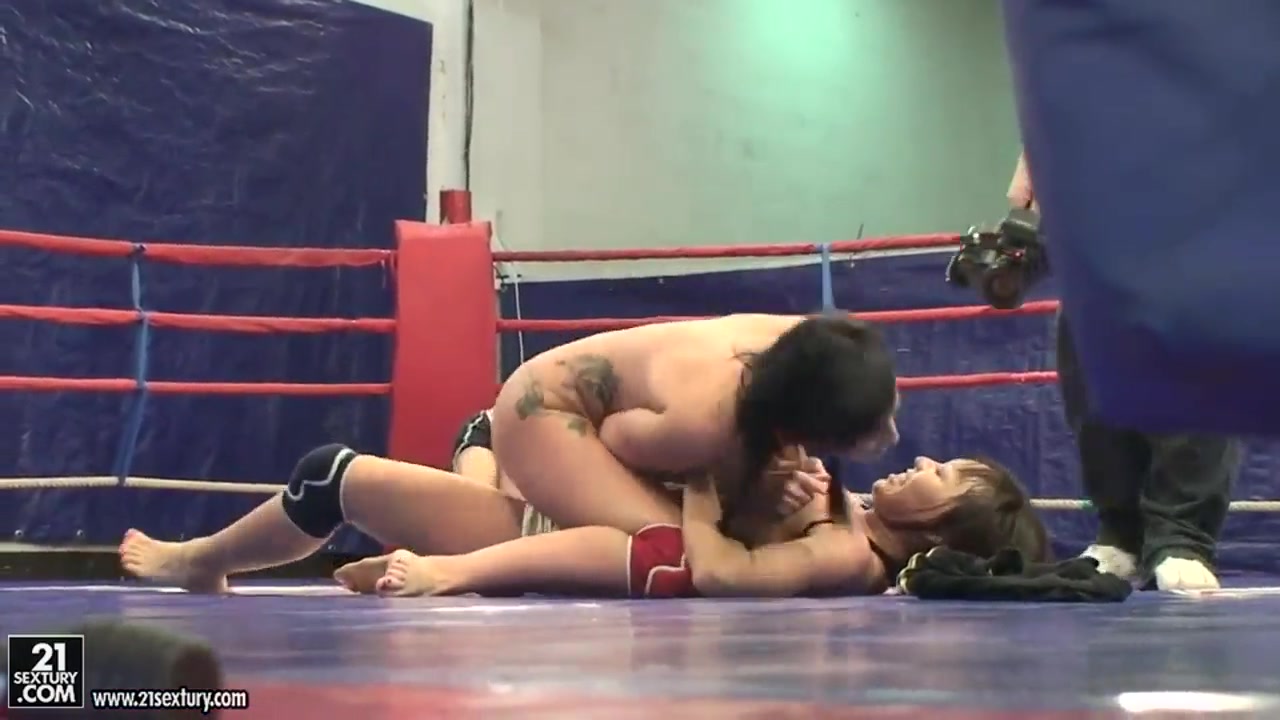 Lexi Ward and Selina in catfight on a ring