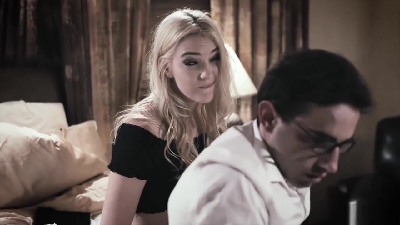 Slutty stepsis takes pity and fuck her nerdy stepbro