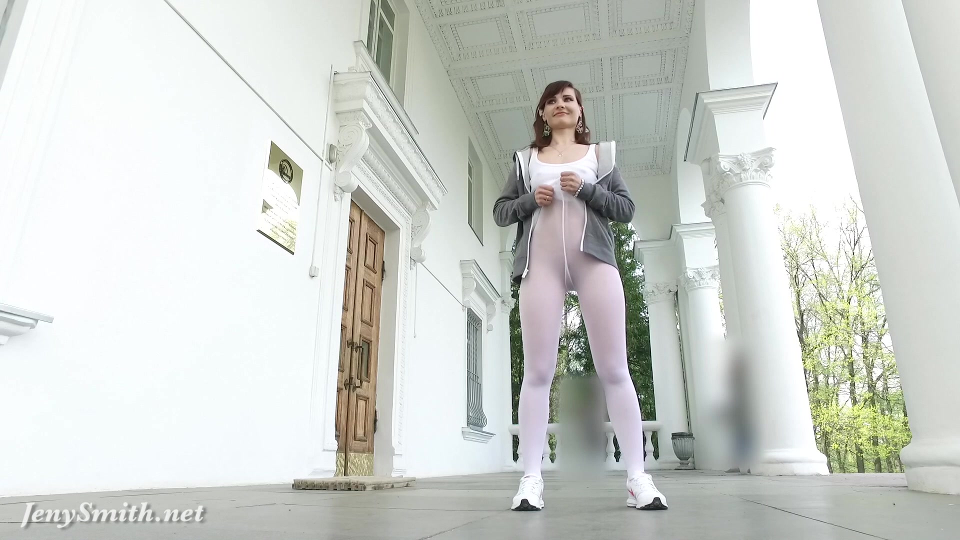Jeny Smith - Sporty Look