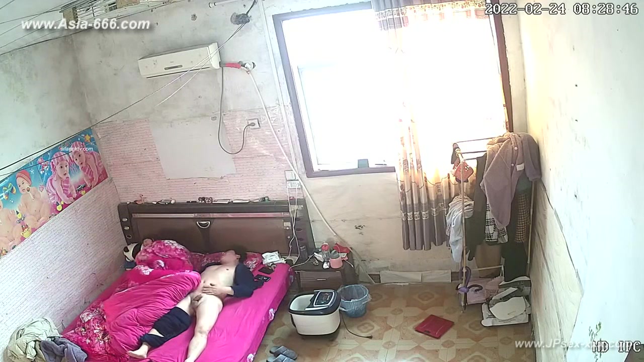 Hackers use the camera to remote monitoring of a lover's home life.592