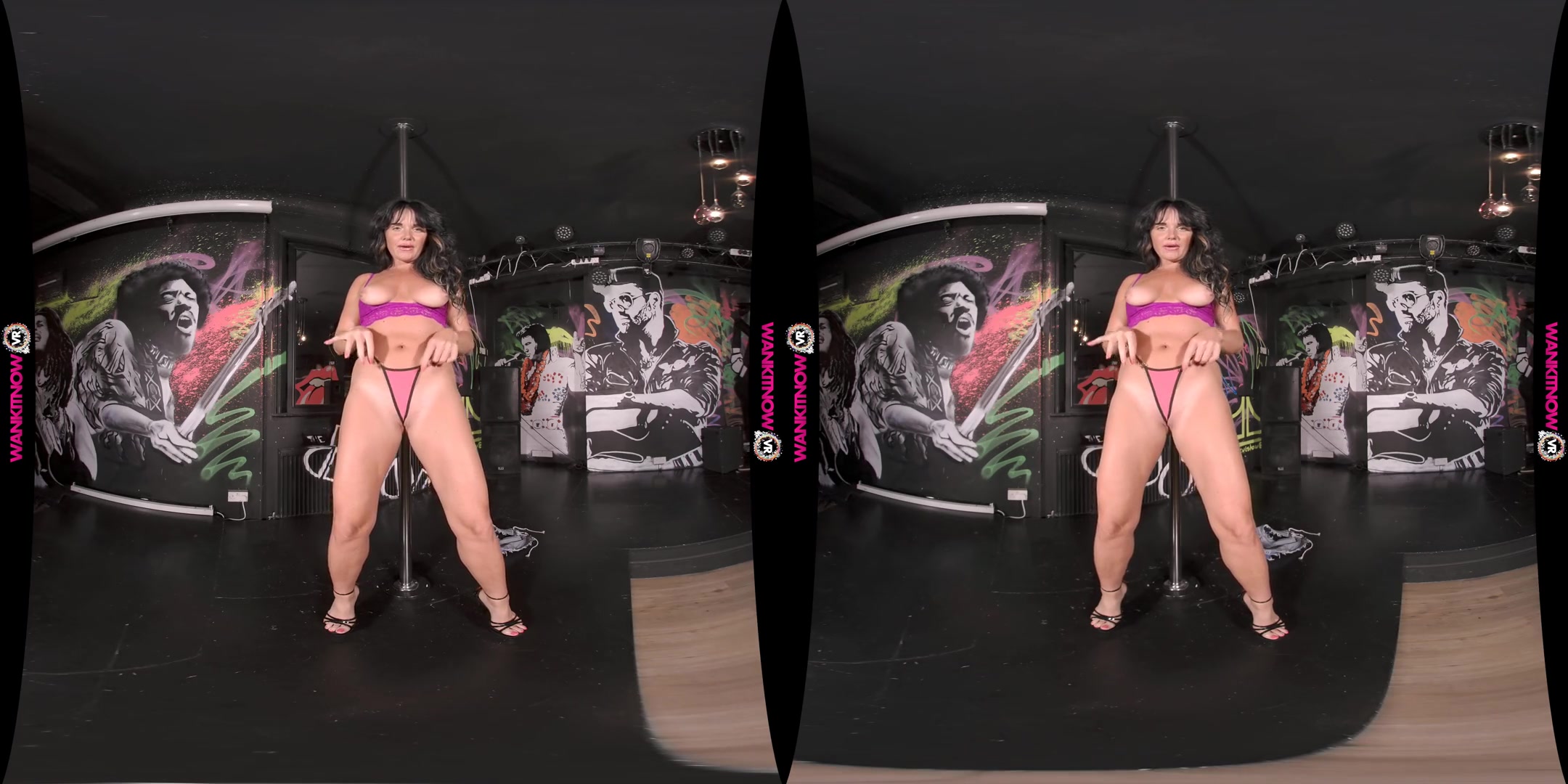 Front Row Seats - Jean Shorts Solo Model Striptease